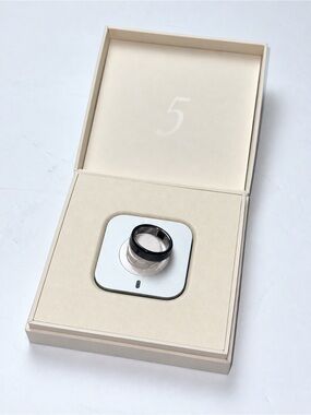 Oura Ring 5 Black Size 10 with Box & All Accessories